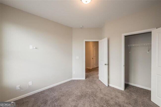 Building Photo - 381 Skylar Way SE