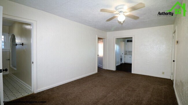 Building Photo - 1137 Magnolia Ave