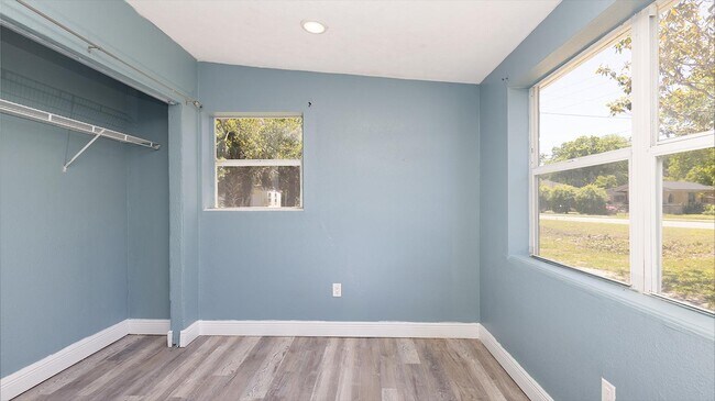 Building Photo - 563 6th St