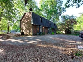 Building Photo - 140 Hunters Walk
