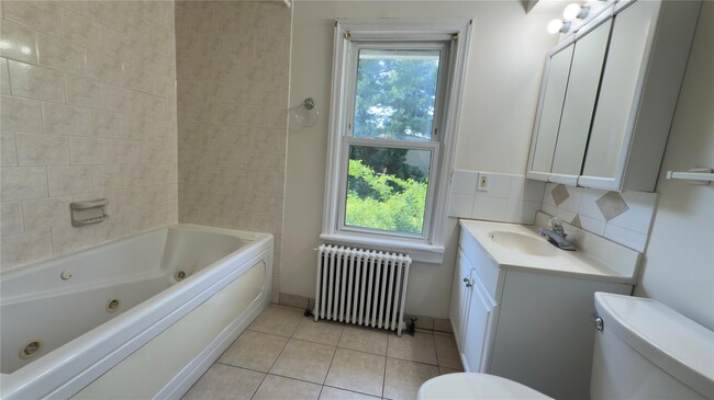 Building Photo - 130 Rockland Ave