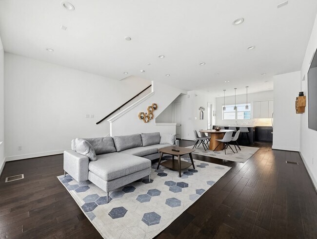 Building Photo - 2613 Hutchins St