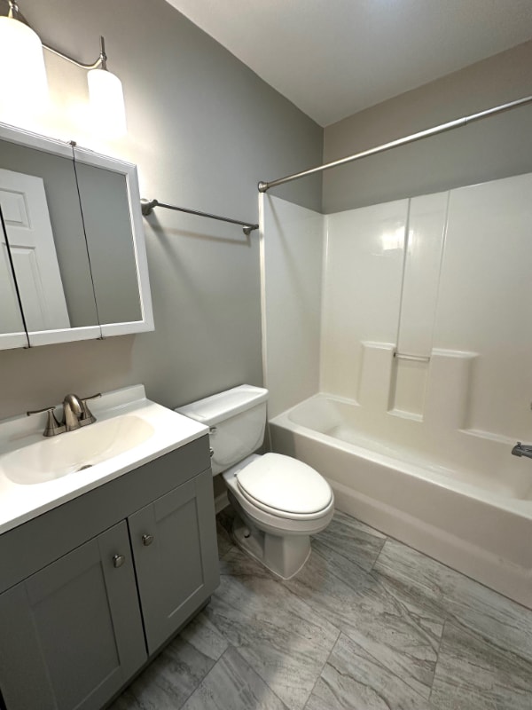 Building Photo - 896 Silvercrest Dr