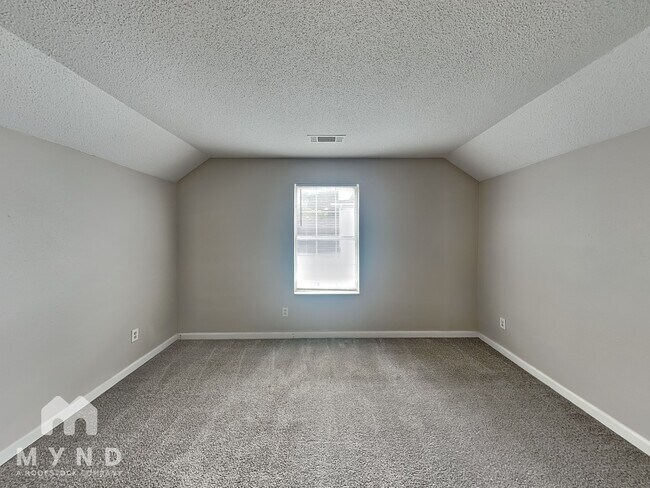Building Photo - 2395 Raven Cir