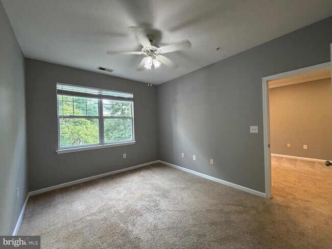 Building Photo - 12945 Centre Park Cir