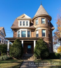 Building Photo - Cool studio in beautiful downtown mansion!