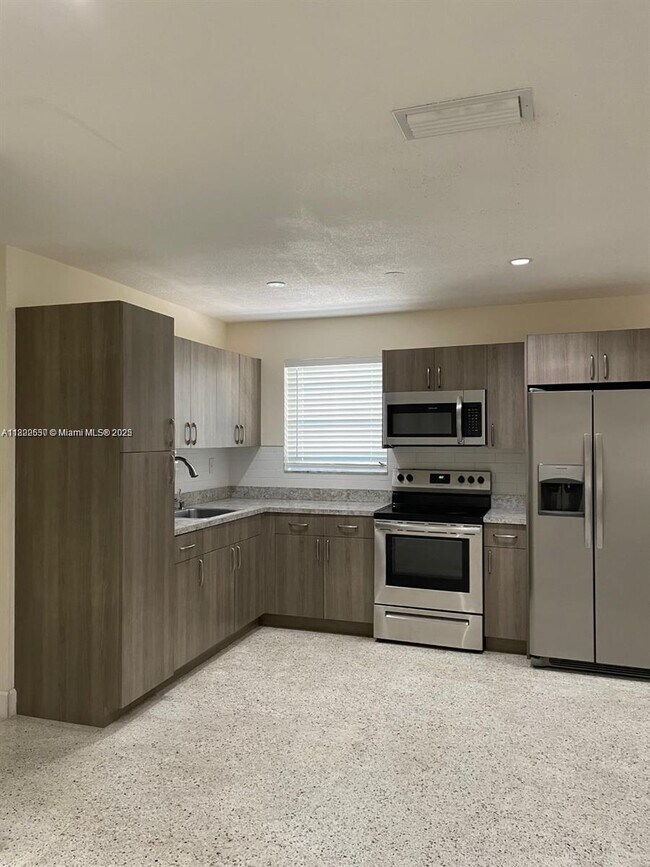 Building Photo - 38 Silver Springs Dr
