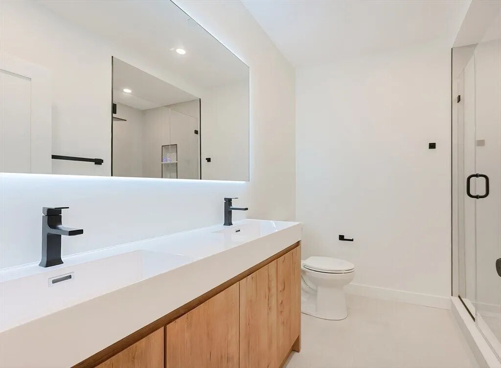 Building Photo - 12 George St