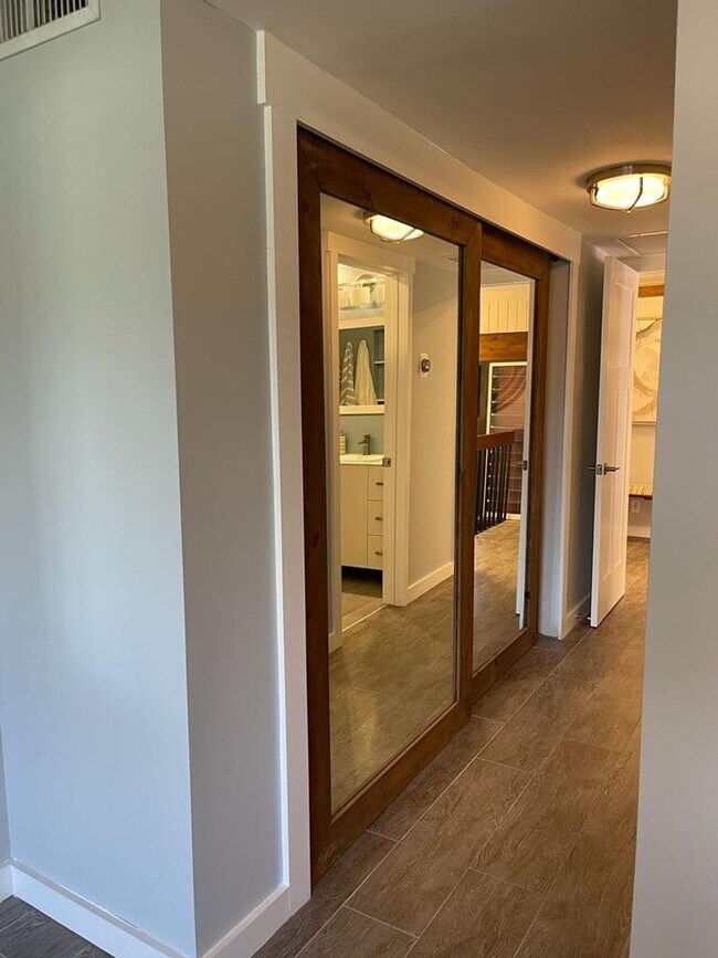 Building Photo - 605 Kensington Pl