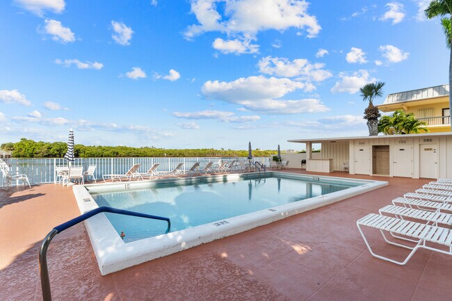 Building Photo - 225 S Beach Rd