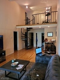 Building Photo - 28 Sunrise Dr