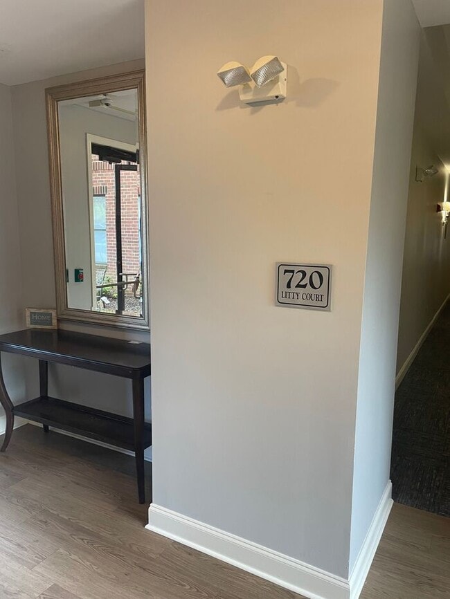 Building Photo - Downtown Studio Residence