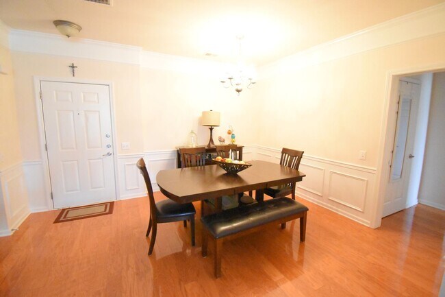 Building Photo - Beautiful 3BR 2BA Condo • Granite Kitchen • Balcony & Pool • Furnished 4th-Floor End Unit Condo i...