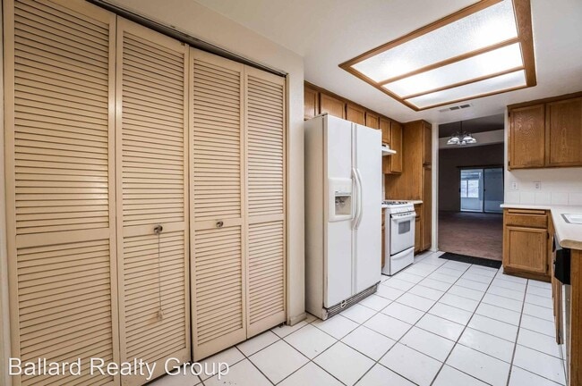 Building Photo - 3 br, 2 bath House - 749 Weatherstone Drive