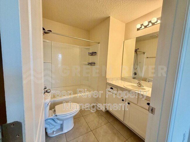 Building Photo - 575 Oakleaf Plantation Pkwy