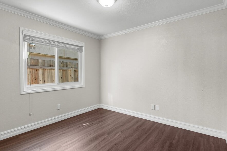 Building Photo - 5059 Via Calderon