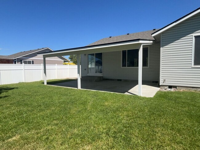 Building Photo - 1537 Foxglove Ave