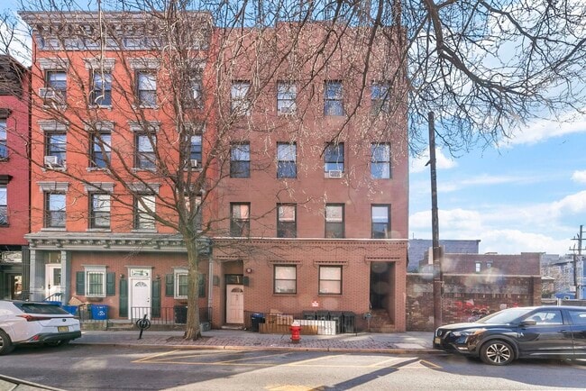 Building Photo - 607 1st St