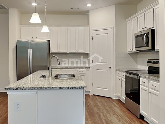 Building Photo - 3110 Esquire Dr