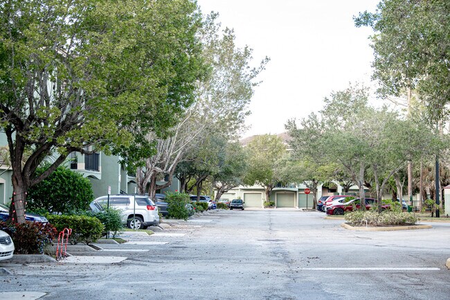 Building Photo - 350 Crestwood Cir