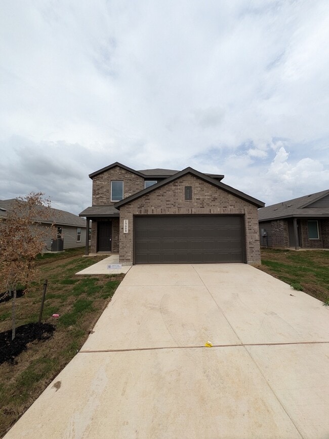 Building Photo - 19008 Encanto Aly