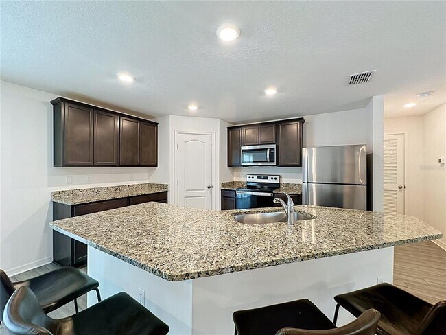 Building Photo - 1407 Hillsborough Way