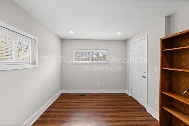 Building Photo - 5312 Slayton Ave