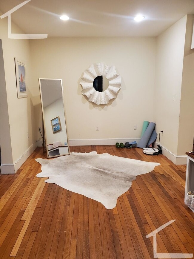 Building Photo - Coolidge Corners finest.......