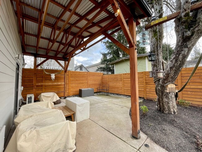 Building Photo - Charming 3Bed 2Bth Montavilla Neighborhood with Detached Additional Living Area and Backyard Grea...
