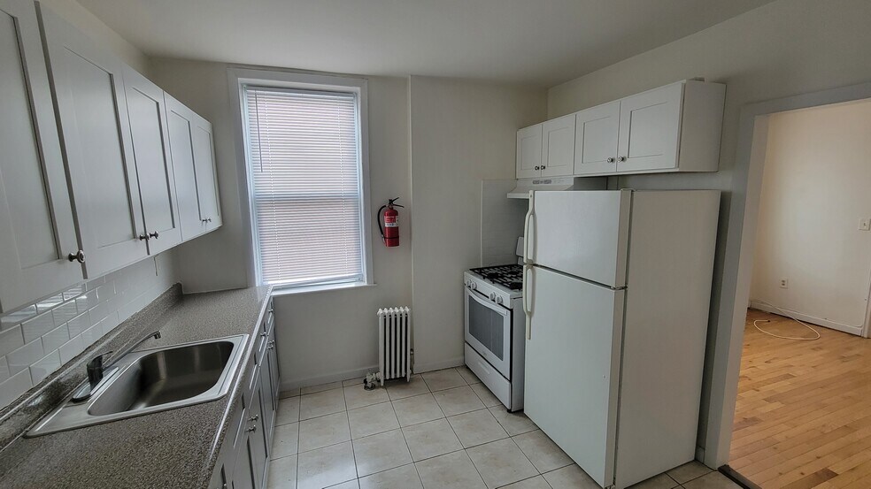 Building Photo - 31 67th St