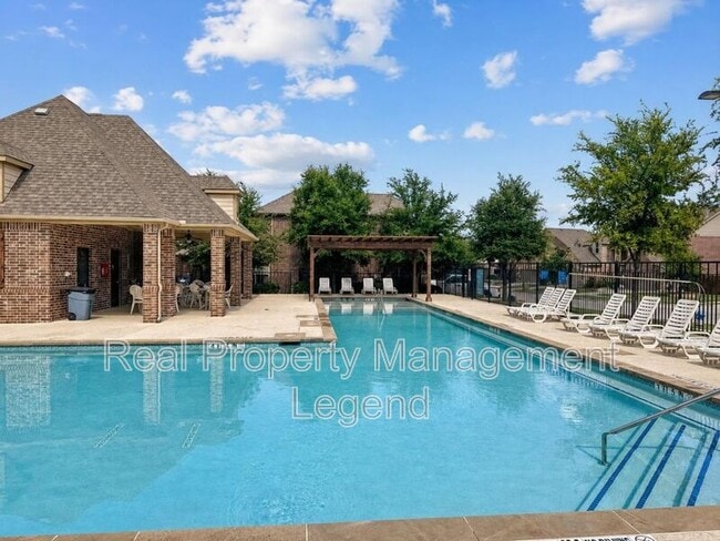 Building Photo - 9929 Pronghorn Rd