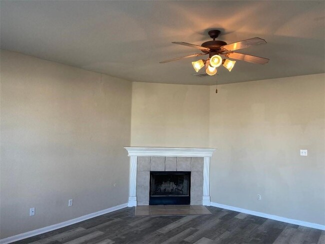 Building Photo - 9215 Pioneer Forest Dr