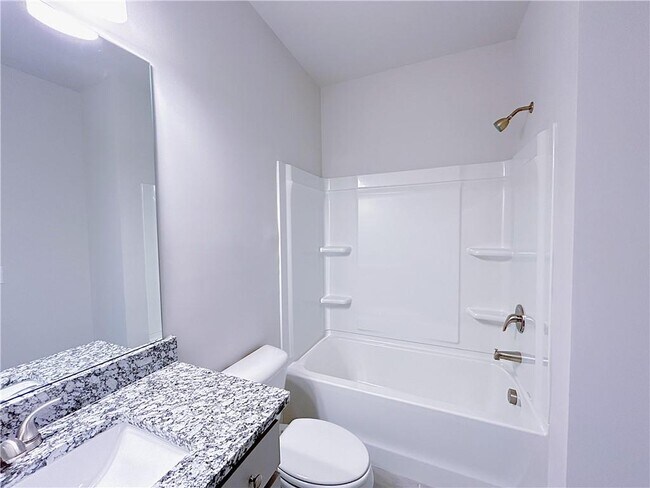 Building Photo - 2586 Mls Cmn Dr