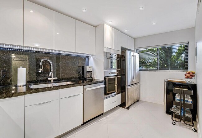 Building Photo - 3605 S Ocean Blvd