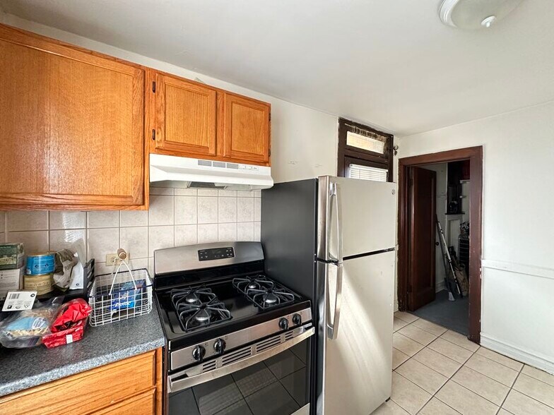 Building Photo - 733 Elm