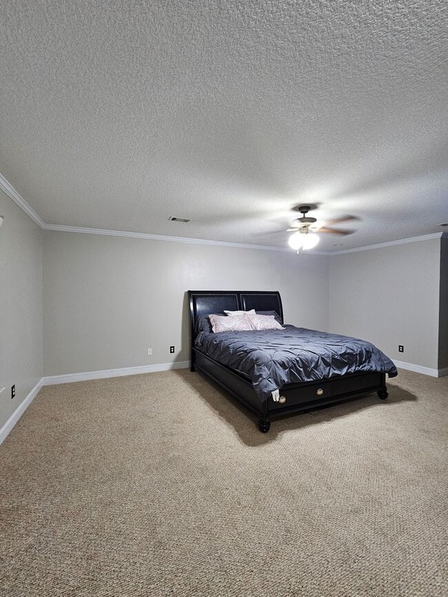 Building Photo - Spacious 5-Bedroom, 3-Bathroom Home for Re...