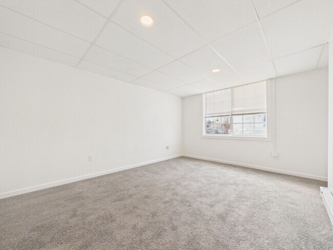 Building Photo - 270 Calder St