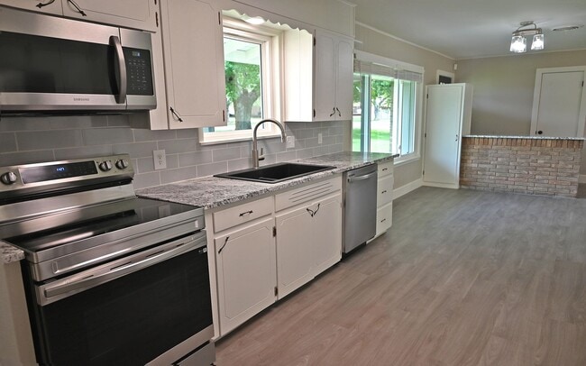 Building Photo - 5204 Bedford St