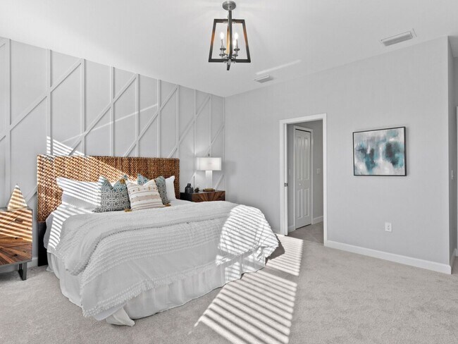 Building Photo - 3 Bedroom - Fully Furnished Townhome in Fo...