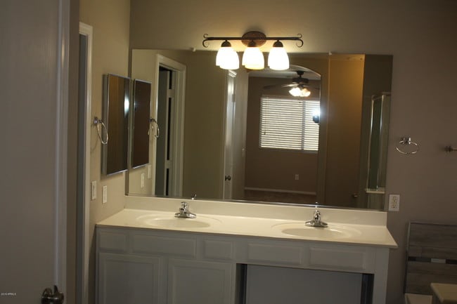 Building Photo - 6123 N 135th Dr