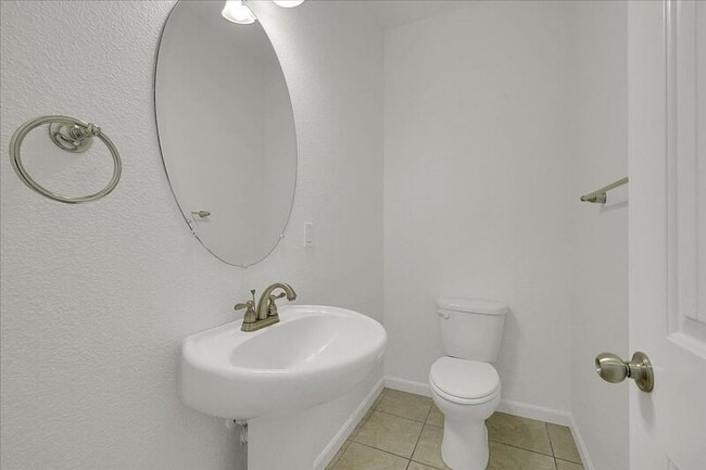 Building Photo - 566 Del Mar Cir