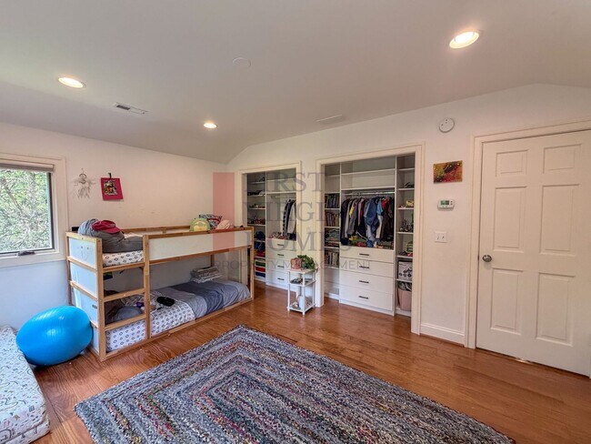 Building Photo - Furnished 4Bedroom/3.5 Bath Home in Ivy