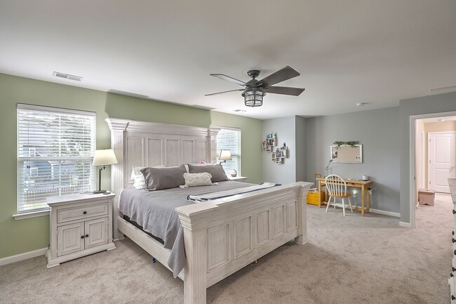 Building Photo - Spacious and updated home in Bluffs at Ash...