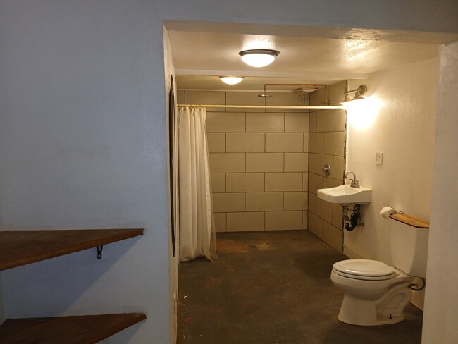 Building Photo - 2555 E Fort Lowell Rd