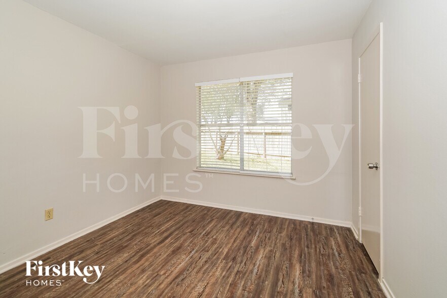 Building Photo - 21134 Western Valley Dr