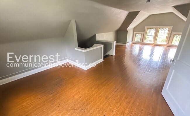 Building Photo - Spacious 4 Bed, 2 Bath Home with Fenced Yard and Stainless Steel Appliances | Pet Friendly | Avai...