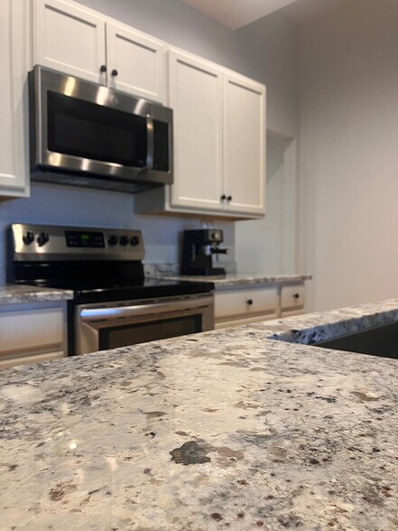 Building Photo - 17 W Main St