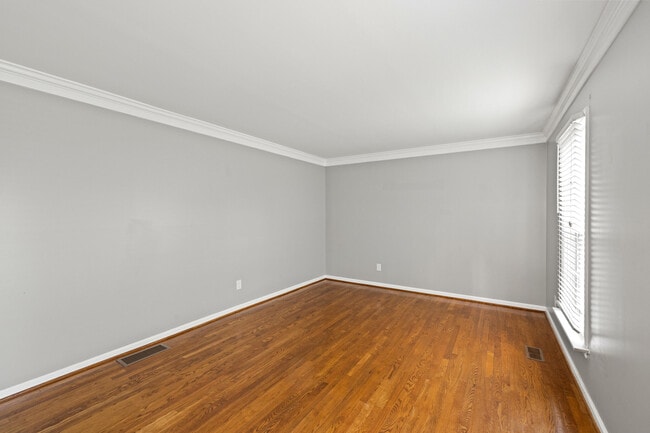 Building Photo - 2152 Sallee Dr