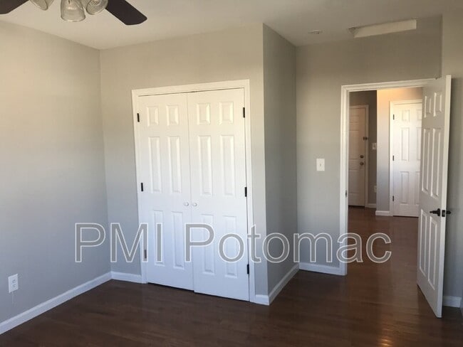 Building Photo - 344 Main St