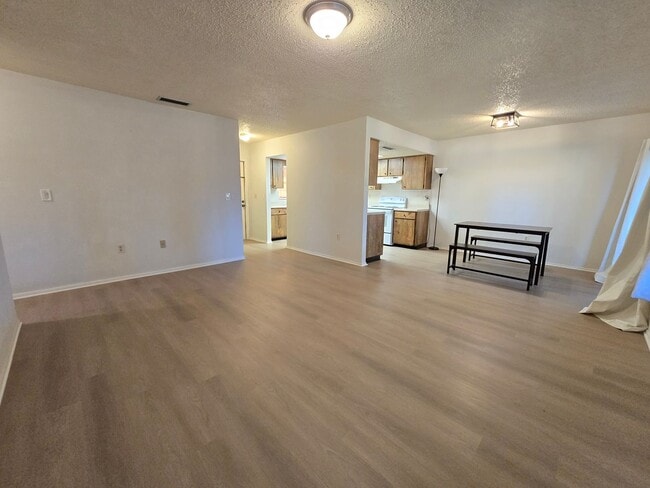 Building Photo - Move-In Ready 3-Bedroom Home Near UTC & Sa...